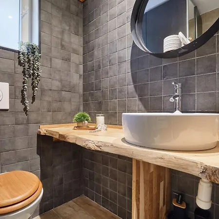 Διαμέρισμα Cozy In The Center Of 2 Bedrooms *