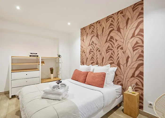 Cozy In The Center Of 2 Bedrooms