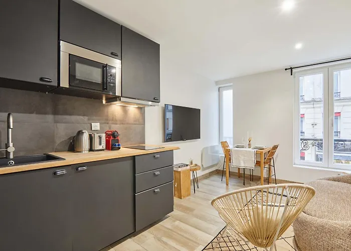 Cozy In The Center Of 2 Bedrooms *
